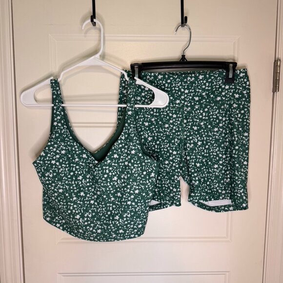 Old Navy Active Green Floral Set - Top and Shorts Size L - Picture 5 of 5